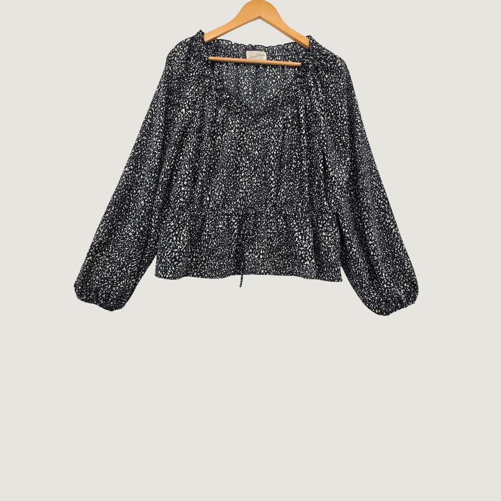 Universal Thread Black White Animal Print Peplum Blouse Ruffle V-Neck Top Large
